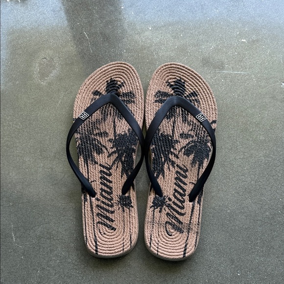 Beach Flip Flops Miami - Picture 1 of 4